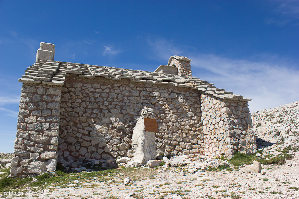 ventoux-026-2.jpg - Chapelle Sainte-Croix inaugurée le 1 juillet 1956 - Est