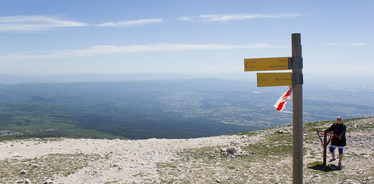 ventoux-029-2.jpg - Vue vers le Sud au abords de la chapelle Sainte-Croix