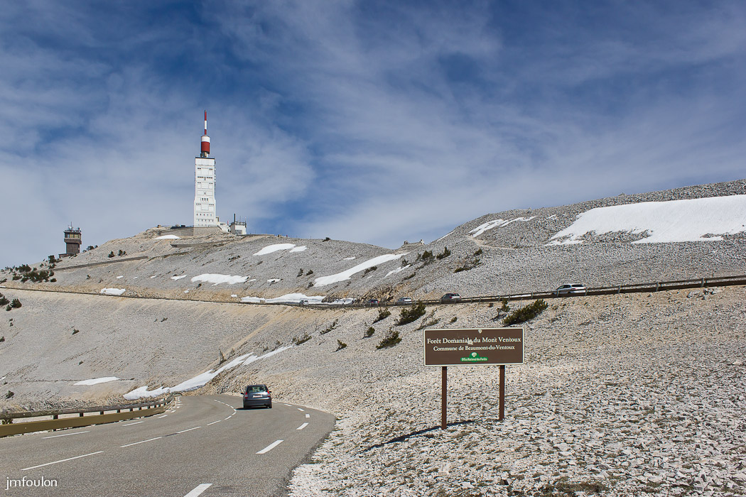 ventoux-036-2.jpg - Vue sur le sommet depuis la D 974 en redescendant sur Malaucène