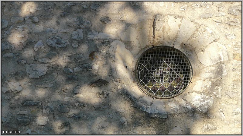 eglise-12web.jpg - L'oculus et son vitrail