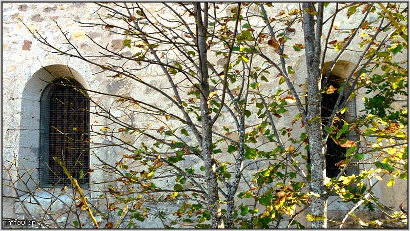 eglise-15web.jpg - Les deux ouvertures de la façade nord