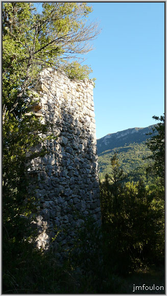 vx-village-09web.jpg - Pan de mur
