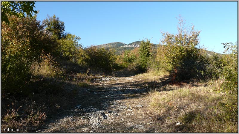 vx-village-14web.jpg - Chemin d'accès carrossable au village