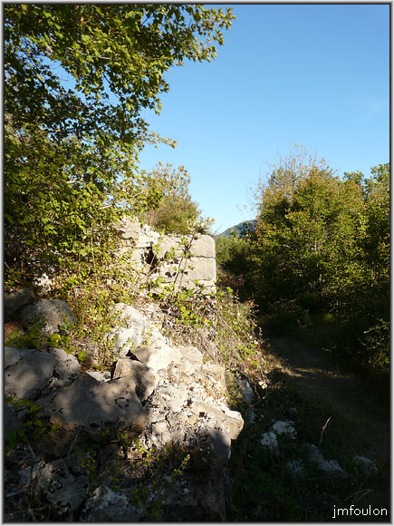 vx-village-17web.jpg - Il ne reste que quelques pans de murs