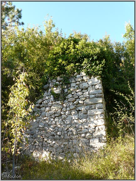 vx-village-19web.jpg - Un autre qui possède encore sa chaîne d'angle