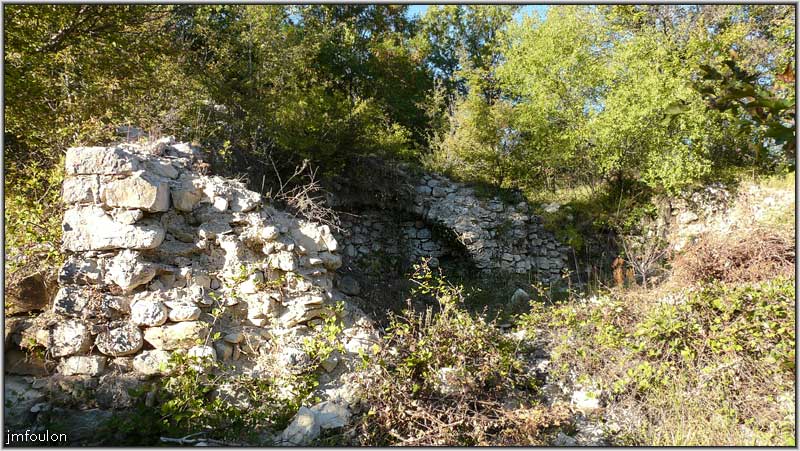 vx-village-20web.jpg - Ici les vestiges d'une voute