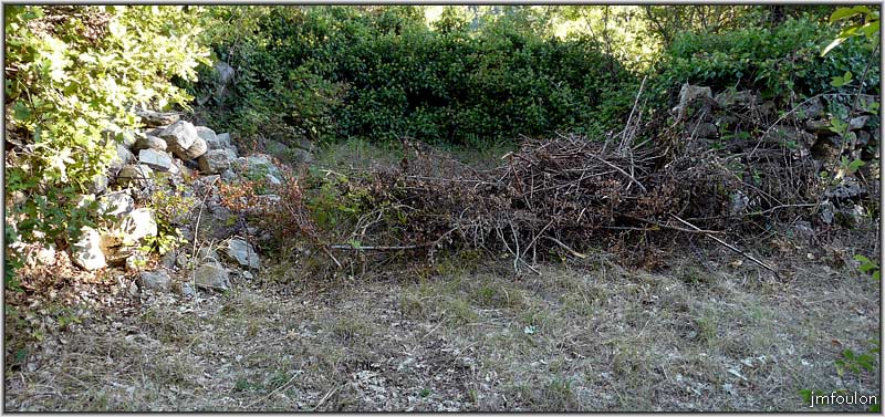 vx-village-29web.jpg - On devine bien ici le sol d'une habitation