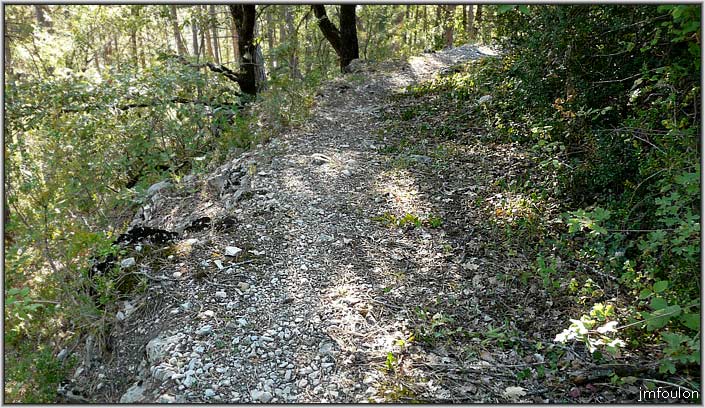 vx-village-37web.jpg - Ici à l'opposé, au sud, la draille