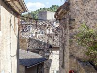 La Bastide des Jourdans  Au loin, la tour carrée du château, vestige du donjon ...