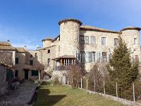 Lachau  Le château était la propriété des La Tour-Gouvernet jusqu'à la Révolution Française. Il s'agit d'un relais de chasse construit au XVe siècle, et remanié au XVIIIe siècle.