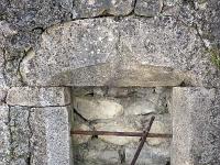 Lachau  Vielle fenètre murée