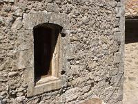 lacoste-023-2  Lacoste - Fenêtre en pierre de taille