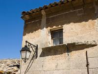 lacoste-047-2  Lacoste - Reste d'une corniche sur cette façade remaniée