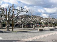 Le Poët - Hautes Alpes  Place aux platanes et terrain de boules - Route Napoléon ...