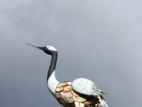 Le Poët - Hautes Alpes  Jolie sculpture d'acier et de tôles dans un jardin ...