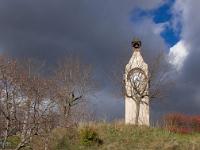 Le Poët - Hautes Alpes  L'horloge domine la vallée de la Durance et porte les armoiries de la famille de Rame, propriétaire du Poët, au XIVe siècle. Elle se trouve sur la motte castrale. Le château médiéval n'éxiste plus ...