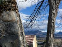 Le Poët - Hautes Alpes  Vue vers l'Est depuis la motte castrale.  Au loin la montagne de Gache ...