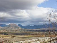 Le Poët - Hautes Alpes  Vue vers l'Est depuis la motte castrale. Au loin à gauche, le Rocher de Hongrie. En bas le canal et l'A 51dans la vallée de la Durance ...
