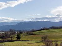 Le Poët - Hautes Alpes  Vue vers le Sud. Au loin, les crêtes de la montagne de Lure ...