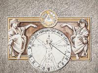 Le Poët - Hautes Alpes  La cadran solaire sur la façade Sud de l'église Saint Pierre ...