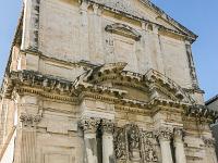 Martigues - L'île  Facade de la chapelle de l'Annonciade des Pénitents Blancs (XVII siècle) 1/2