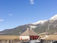 Place forte de Mont Dauphin - XVIIe  Vue vers l'extérieur depuis la porte de Briançon