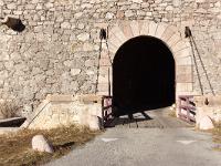 Place forte de Mont Dauphin - XVIIe  Porte d'Embrun vue de l'extérieur