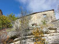 Pomet (Ht Alpes)  Une des rares maisons encore debout. L'église est toujours la, mais on ne peut y accèder (Propriété privée). Le reste du village est totalement ruiné
