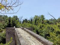 Pont Roman à Mane (04)  Autre vue sur le pont depuis l'Est ...