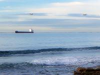 Port de Bouc - Bouches du Rhône  Pétrolier et canadairs