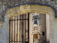 Salagon  Entrée Est de la cour ...