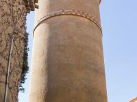 Régusse (Var)  L'ancien château d'eau datant de 1936. Il était alimenté par des pompes. L'eau provenait du quartier de la Font à l'entrée Est du village. Il sera utilisé jusqu'aux années 1970.