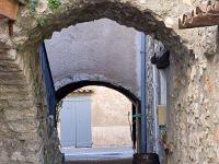Régusse (Var)  Passage couvert