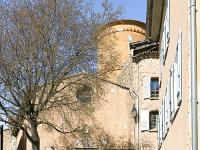 Régusse (Var)  Chapelle Notre Dame de la Miséricorde. On l’appelle plus ordinairement la Chapelle du Presbytère. Elle est signalée dès 1642. Elle servait de lieu à une confrérie de Pénitents Blancs. Aujourd’hui elle est devenue un musée, « La Maison du Combattant ».