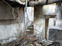 Ferme ruinée de la Tuilière à Ribiers  A l'intérieur. Le plancher de l'étage est presque totalement écroulé, ainsi qu'une partie de la toiture