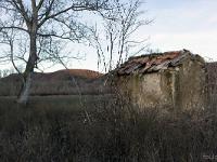 Ferme ruinée de la Tuilière à Ribiers  Le puit ...