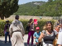 abbaye-senanque-017-2  Abbaye de Sénanque - Un moine parmi les touristes !