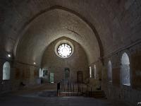 abbaye-senanque-021-2  Abbaye de Sénanque - Le dortoir. Il pouvait accueillir une trentaine de moines, dormant au sol sur des paillasses, tout habillés.