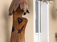 Saint Vincent les Forts (Ht Alpes)  Sculpture devant la maire