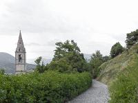 Saint Vincent les Forts (Ht Alpes)  Le chemin qui monte au fort et à la tour à Hourds (voir les galeries correspondantes page photo / patrimoine bâti)