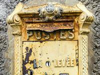 Saint Vincent les Forts (Ht Alpes)  Vestige postal toujours en activité ...