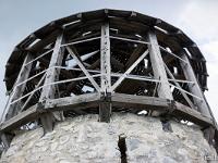 La tour à Hourds (1696)  Le principe des Hourds reconstitué ici