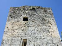 Tour de Porchères  Les ouvertures au nombre de trois sur le mur Sud de la Tour ...