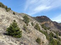 Lazer - Vestiges du site de la Plâtrière  Le site se trouve sur le point le plus haut vers la droite. A son sommet, se trouvent les vestiges du château dit des "Evêques de Gap" ( XIIe) ...