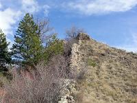 Lazer - Vestiges du site de la Plâtrière  Vestiges du rempart au Nord de la motte castrale ...