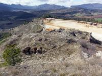 Lazer - Vestiges du site de la Plâtrière  Vue sur le site de fouilles, du moins ce qu'il en reste et la carrière . On voit bien à droite les restes du rempart Nord ...