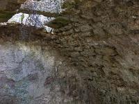 Lazer - Vestiges du site de la Plâtrière  Autre vue sur cette petite pièce voûtée (angle Sud/Ouest). Quelle pouvait bien être sa fonction ? Mystère ! ...