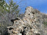 Lazer - Vestiges du site de la Plâtrière  Redescendons maintenant pour contourner le motte castrale par le Nord ...