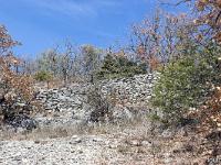 Village ruiné de Vière  A l'Est se trouvent de nombreuses restanques avec d'anciens champs d'olivier