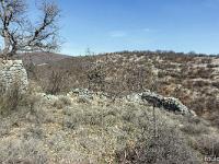Village ruiné de Vière  Nous arrivons au village. Il n'en reste que quelques pan de murs et les ruines de l'église Saint Barthélémy que nous verons plus loin